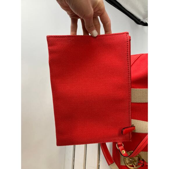 MICHAEL KORS, XL CORAL CANVAS TOTE AND ATTATCHABLE POUCH - Picture 15 of 16